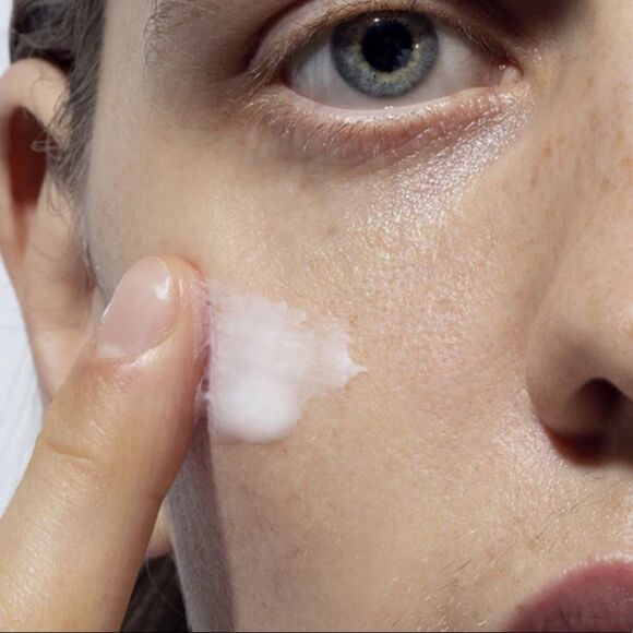 Evio Pore-fect Primer Matte Finish MSRP $24 soothing, reduces redness -new - Picture 6 of 7